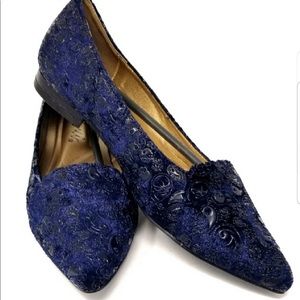 NWT STYLISH BLUE EMBOSSED VELVET LOAFERS 10W